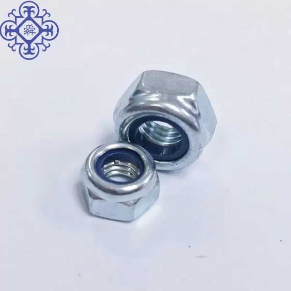 ステンレス鋼の六角ナットと平ワッシャーは、8.8 グレードの白亜鉛メッキナイロン ロック ナット DIN982 に置き換えられます。